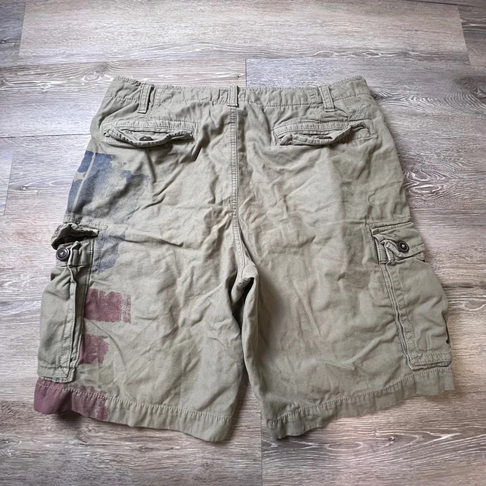American Eagle Cargo Shorts Mens 38 Green Flag Graphic Distressed Cotton Utility